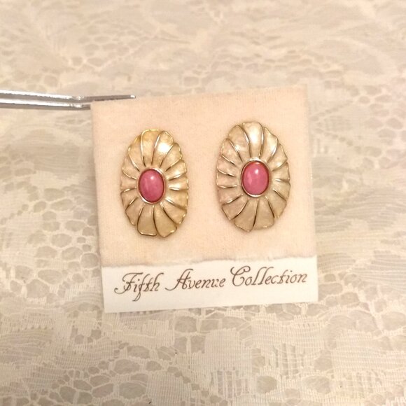Vintage Genuine Pink Coral Cream Enamel Gold Tone Oval Clip Earrings - Picture 4 of 9